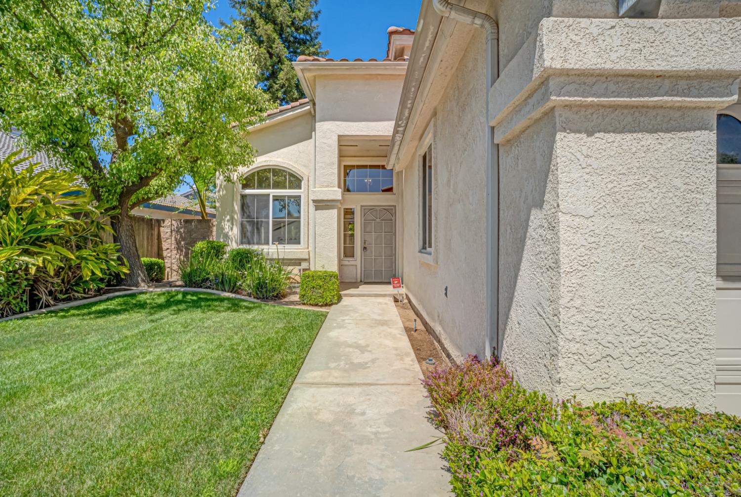 5918 W Chennault Ave, Fresno, CA 93722