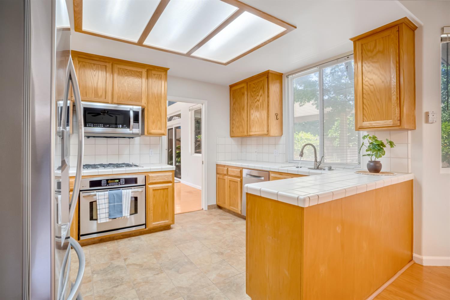 5918 W Chennault Ave, Fresno, CA 93722