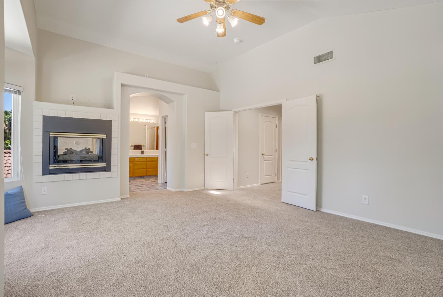 5918 W Chennault Ave, Fresno, CA 93722