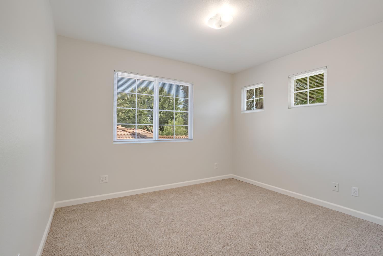 5918 W Chennault Ave, Fresno, CA 93722