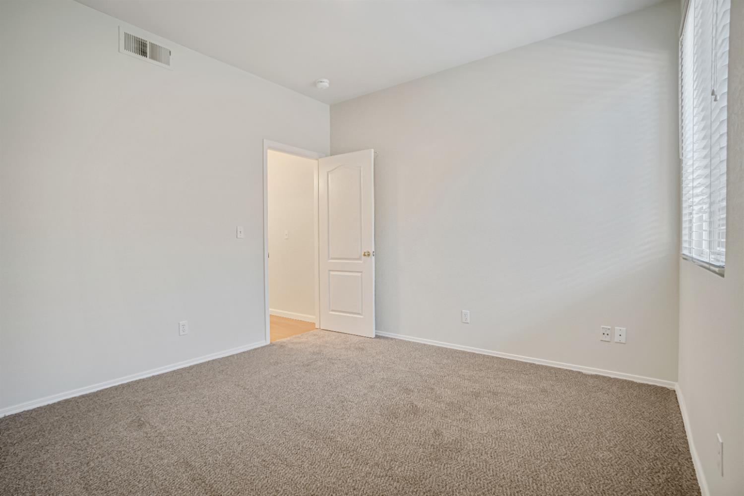 5918 W Chennault Ave, Fresno, CA 93722