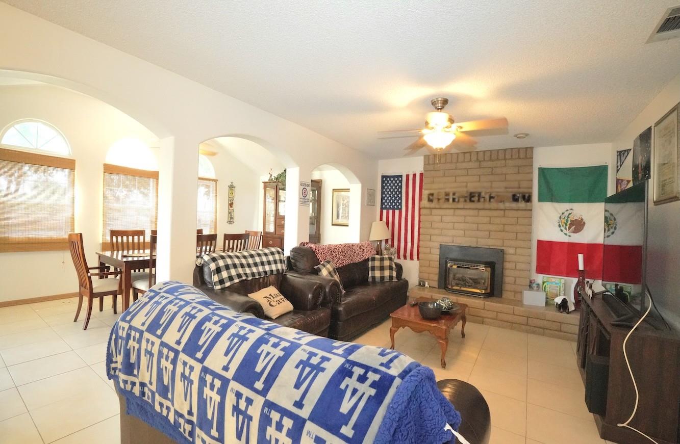 1261 E Adams Ave, Fresno, CA 93725