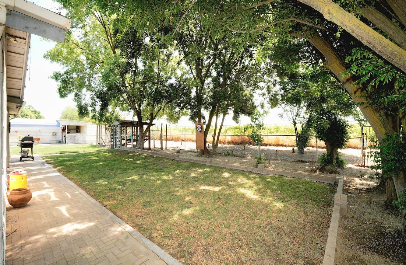 1261 E Adams Ave, Fresno, CA 93725