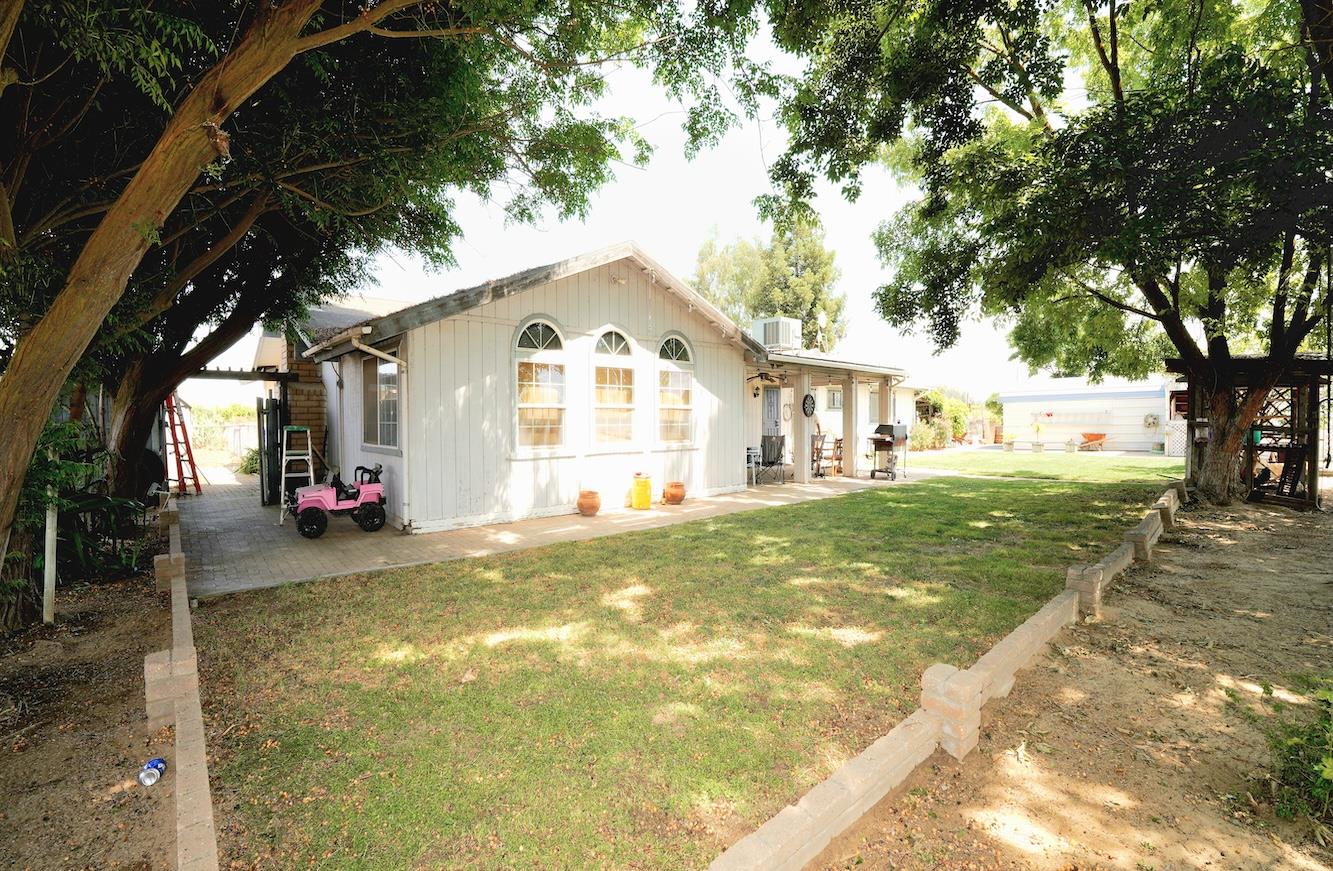 1261 E Adams Ave, Fresno, CA 93725