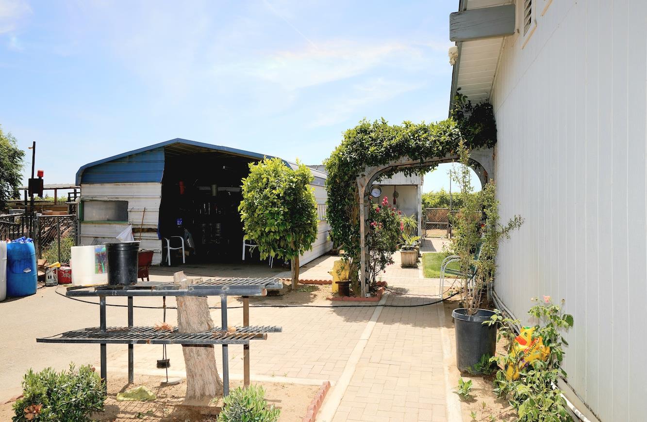 1261 E Adams Ave, Fresno, CA 93725