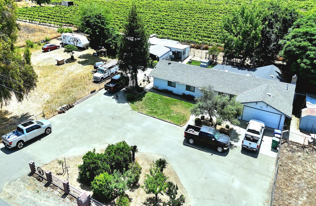 1261 E Adams Ave, Fresno, CA 93725