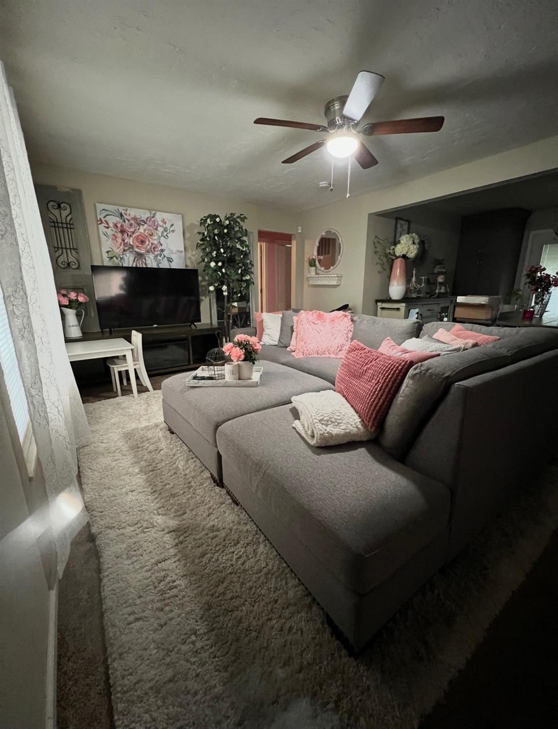 814 W Vassar Ave, Fresno, CA 93705