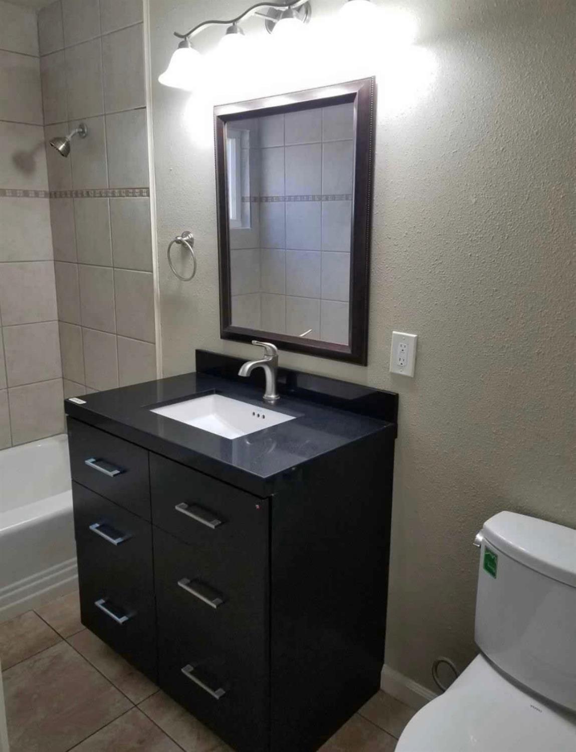 814 W Vassar Ave, Fresno, CA 93705