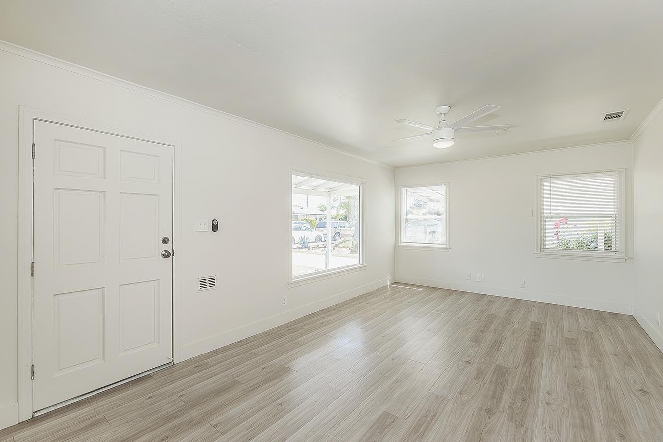 2053 Mayfair Dr E, Fresno, CA 93703