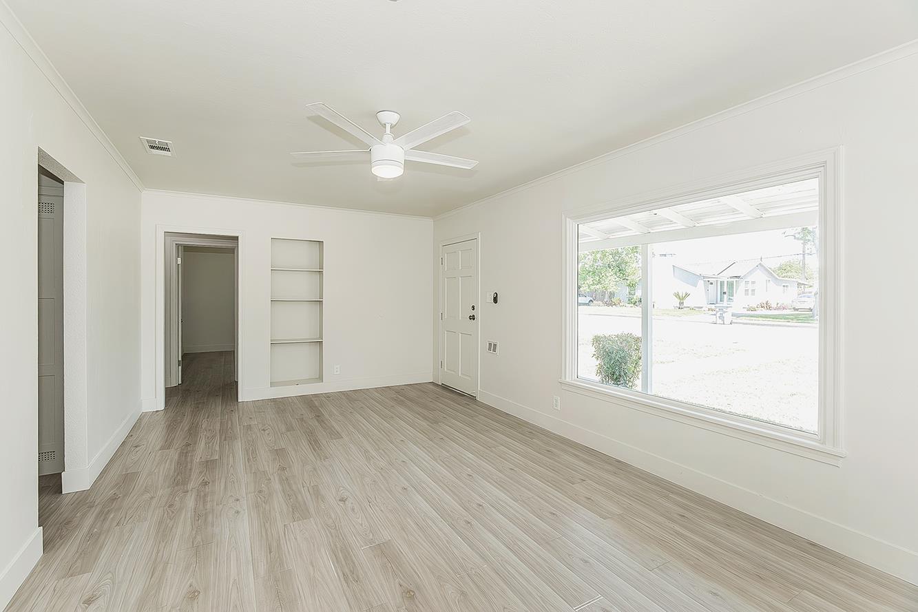 2053 Mayfair Dr E, Fresno, CA 93703