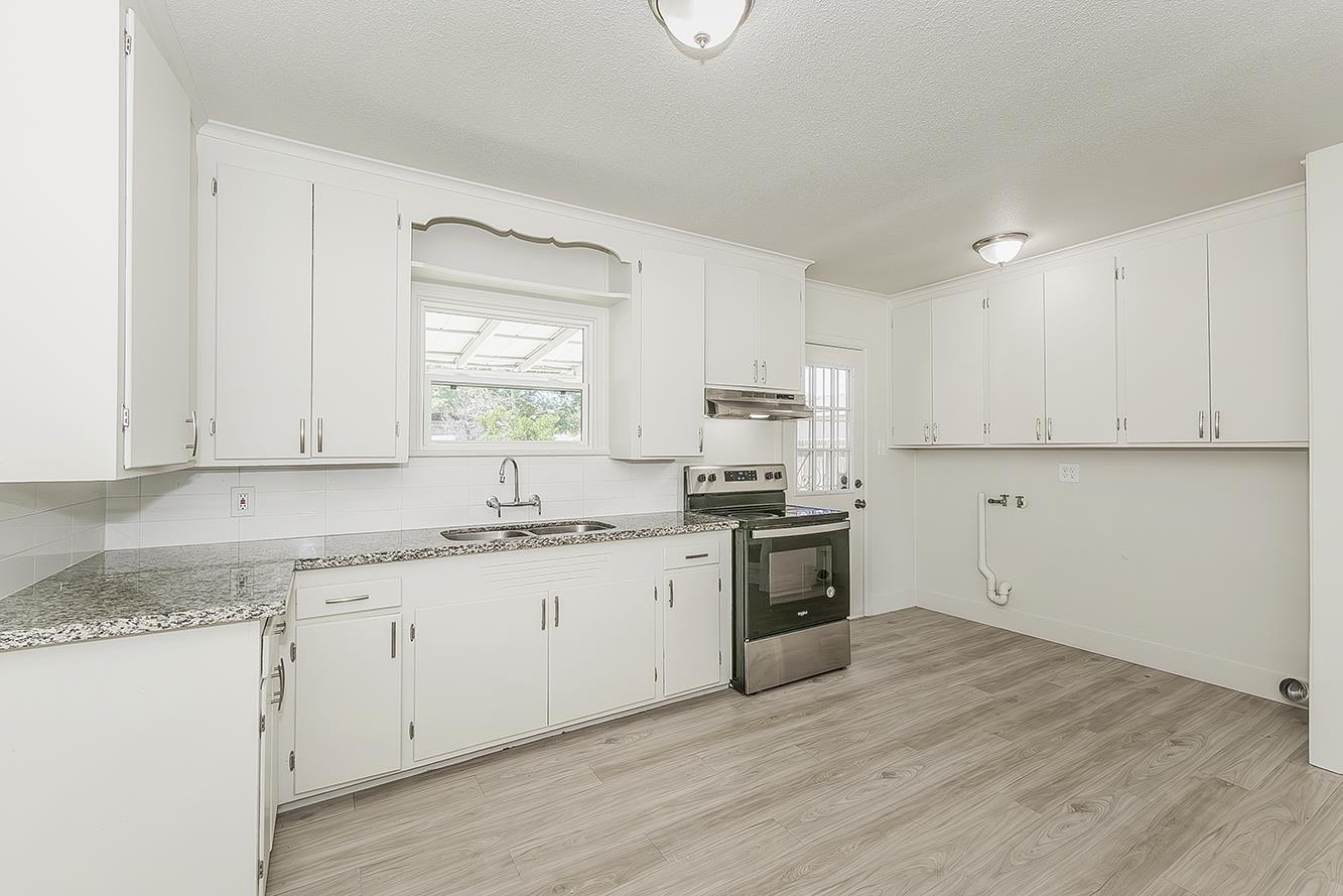 2053 Mayfair Dr E, Fresno, CA 93703