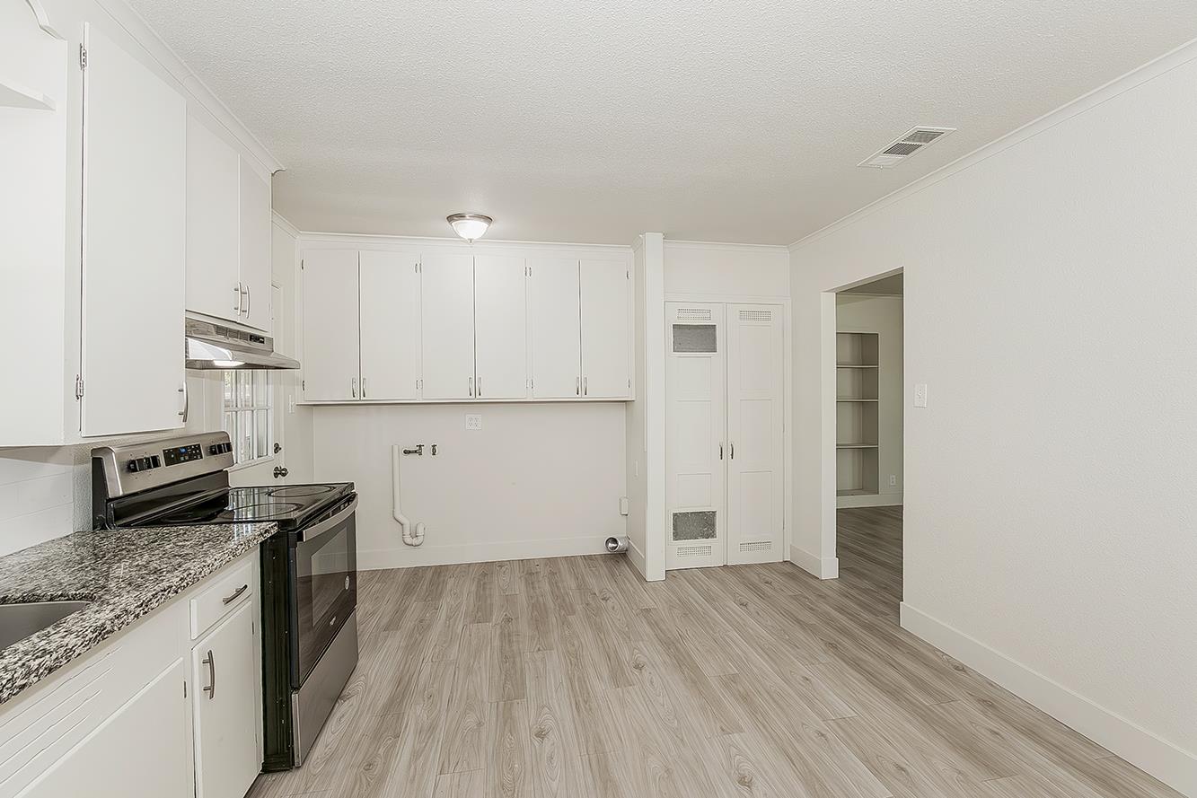2053 Mayfair Dr E, Fresno, CA 93703