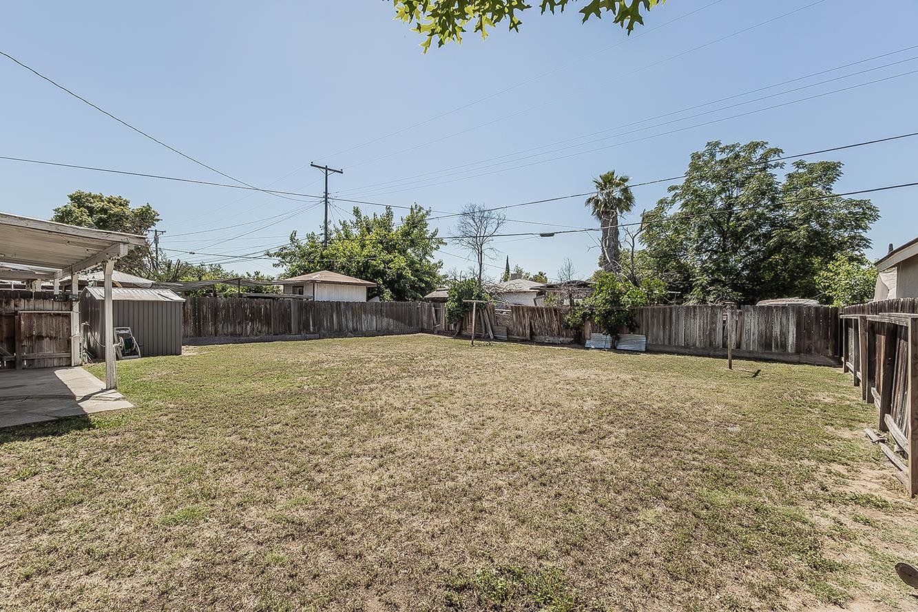 2053 Mayfair Dr E, Fresno, CA 93703