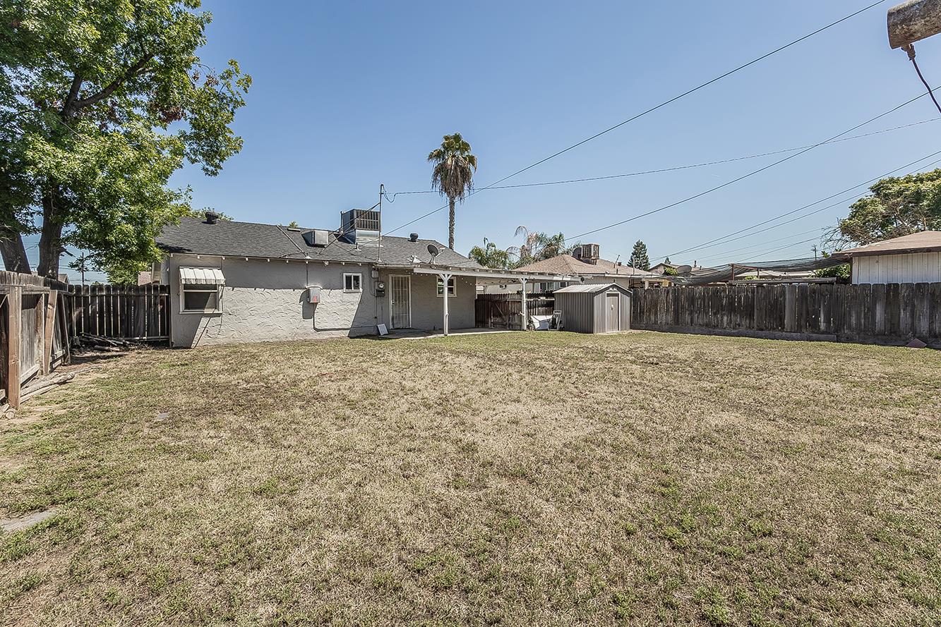 2053 Mayfair Dr E, Fresno, CA 93703