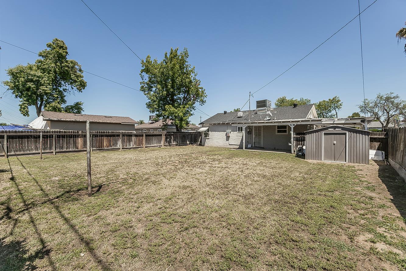 2053 Mayfair Dr E, Fresno, CA 93703