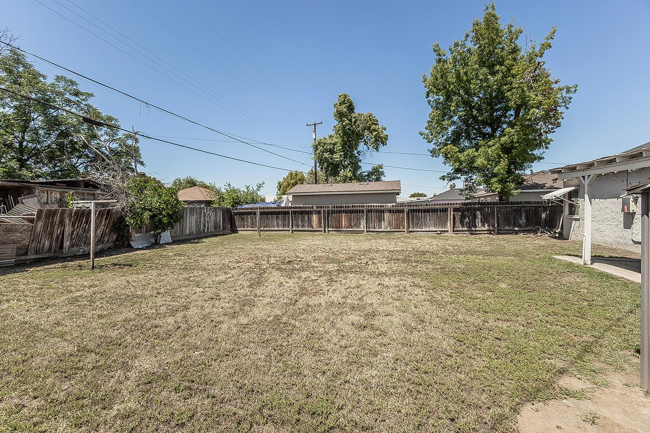 2053 Mayfair Dr E, Fresno, CA 93703
