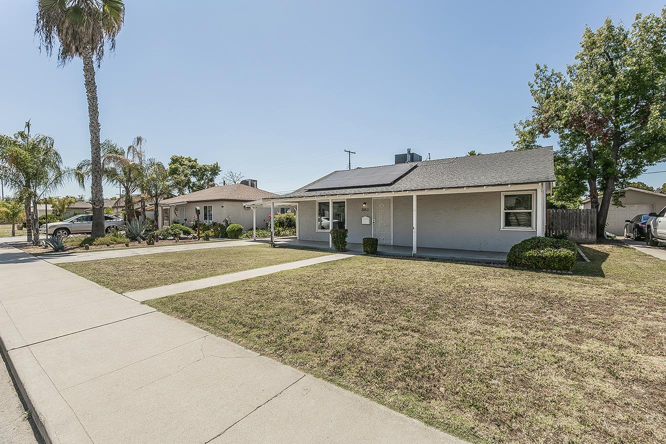 2053 Mayfair Dr E, Fresno, CA 93703