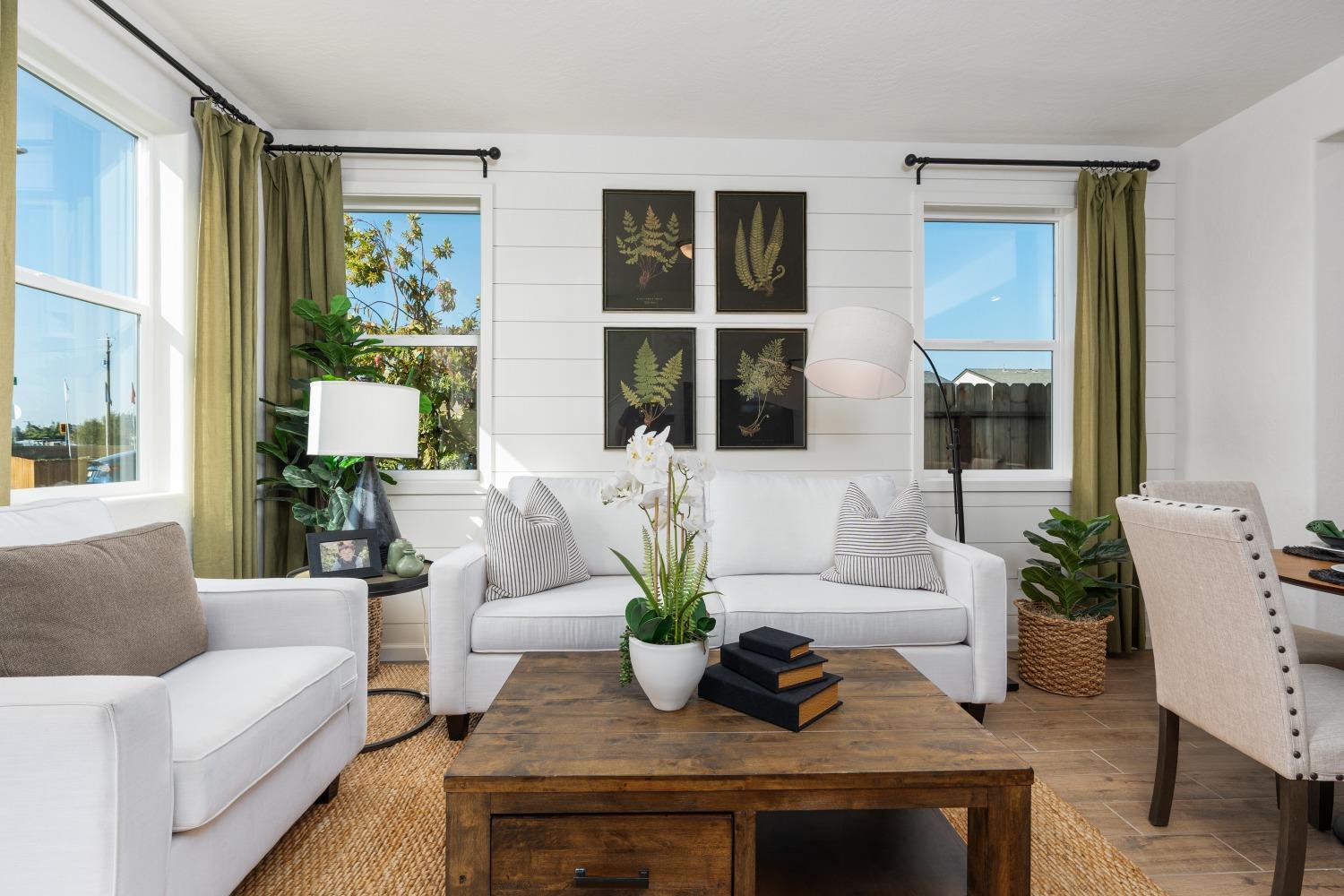 6729 E Crimson Dr, Fresno, CA 93727