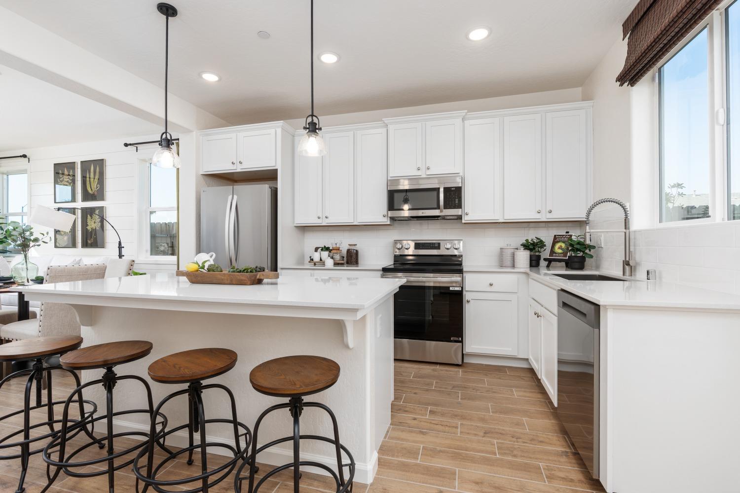 6729 E Crimson Dr, Fresno, CA 93727