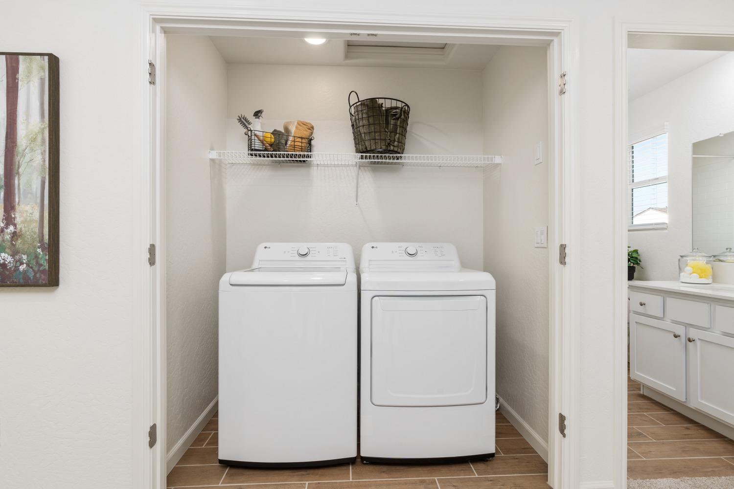 6729 E Crimson Dr, Fresno, CA 93727