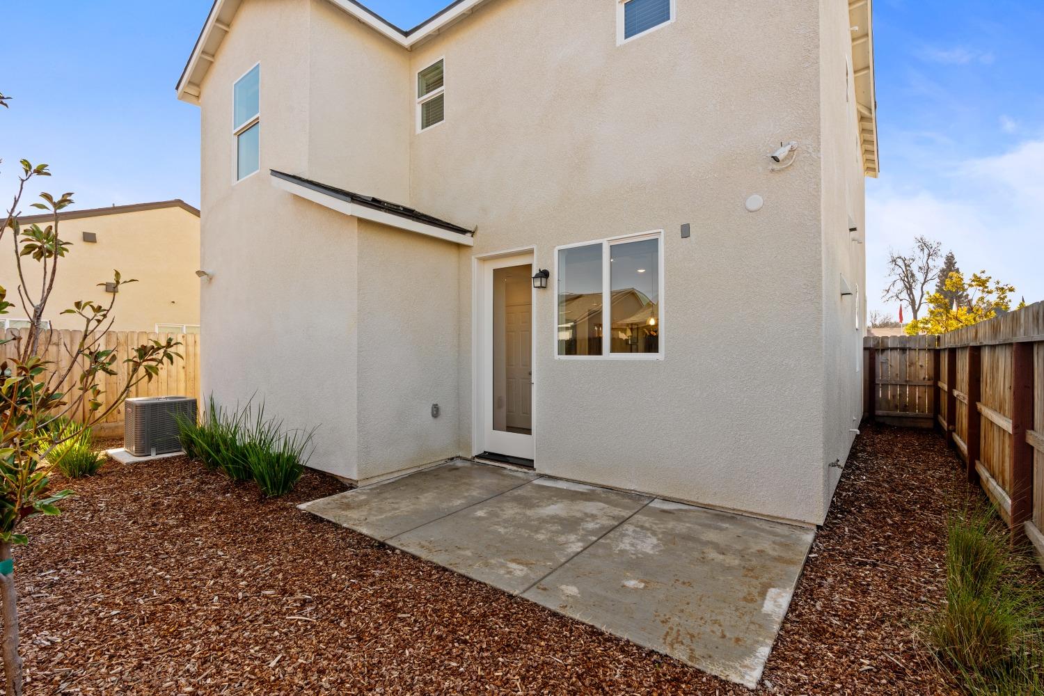 6729 E Crimson Dr, Fresno, CA 93727