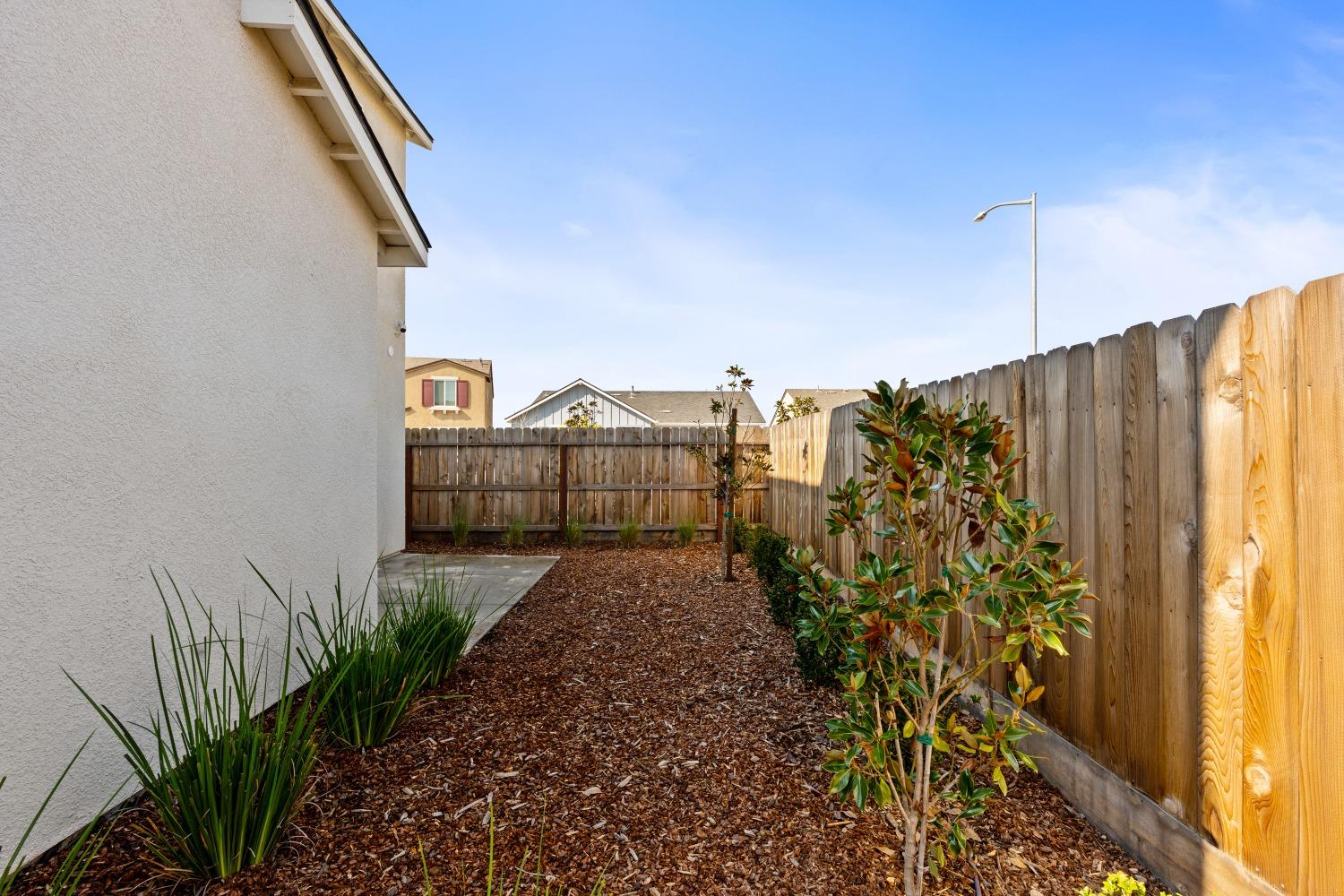 6729 E Crimson Dr, Fresno, CA 93727