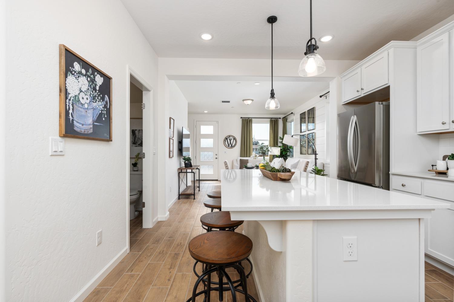 6721 E Crimson Dr, Fresno, CA 93727