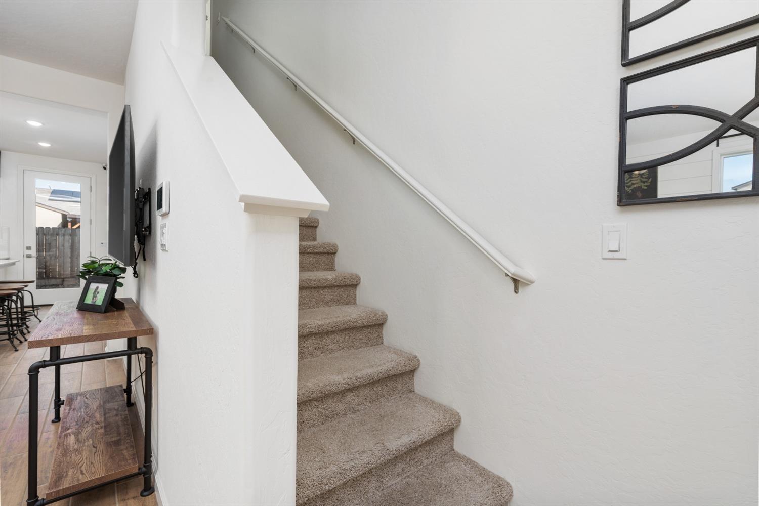 6721 E Crimson Dr, Fresno, CA 93727