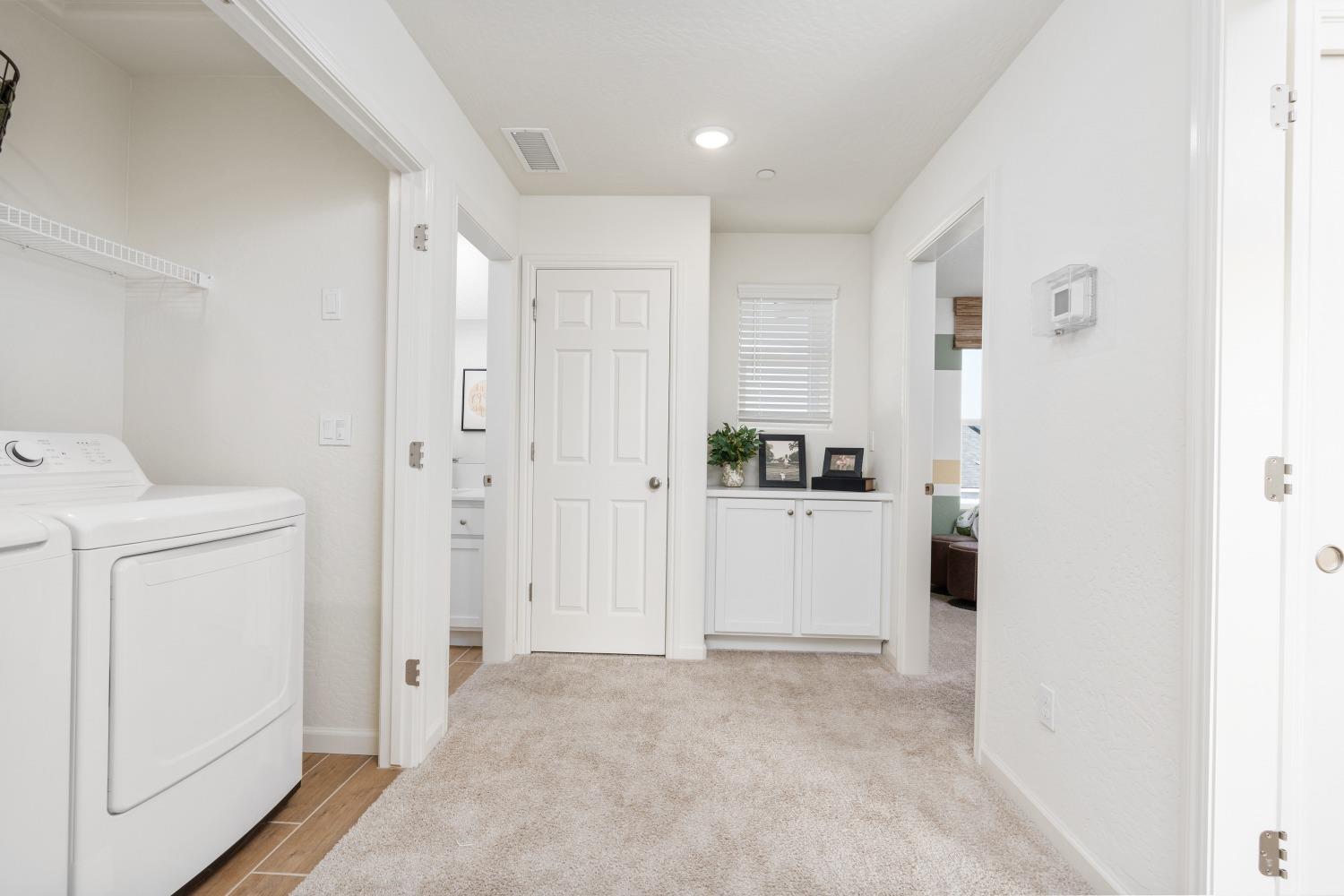 6721 E Crimson Dr, Fresno, CA 93727