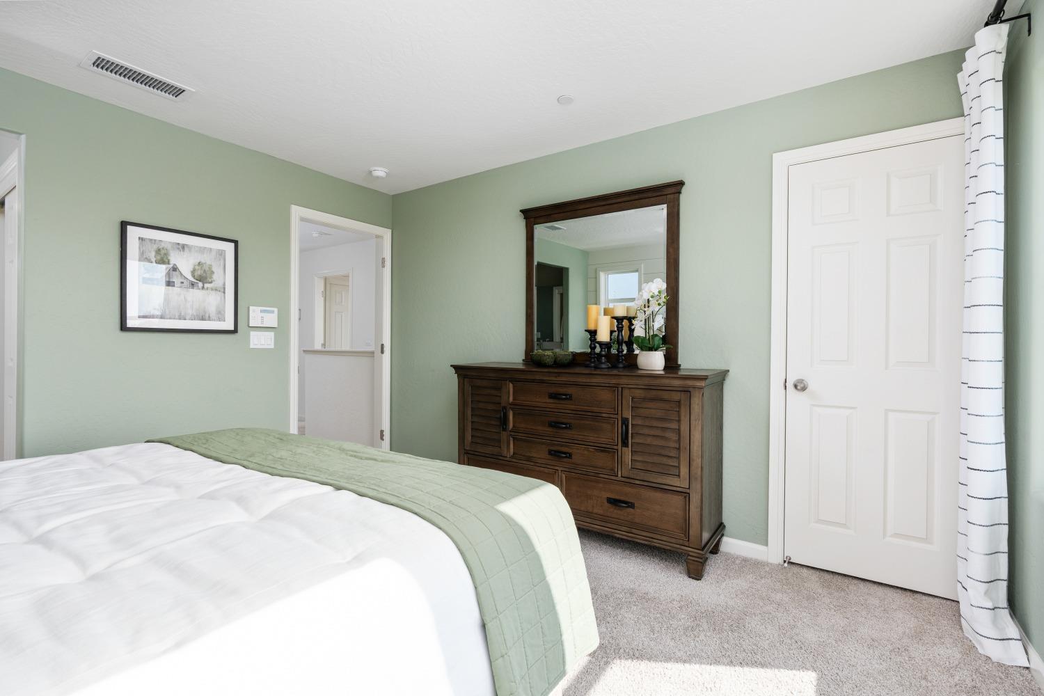 6721 E Crimson Dr, Fresno, CA 93727