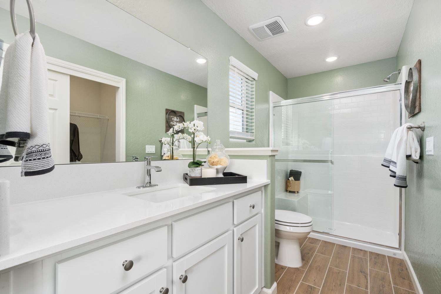 6721 E Crimson Dr, Fresno, CA 93727