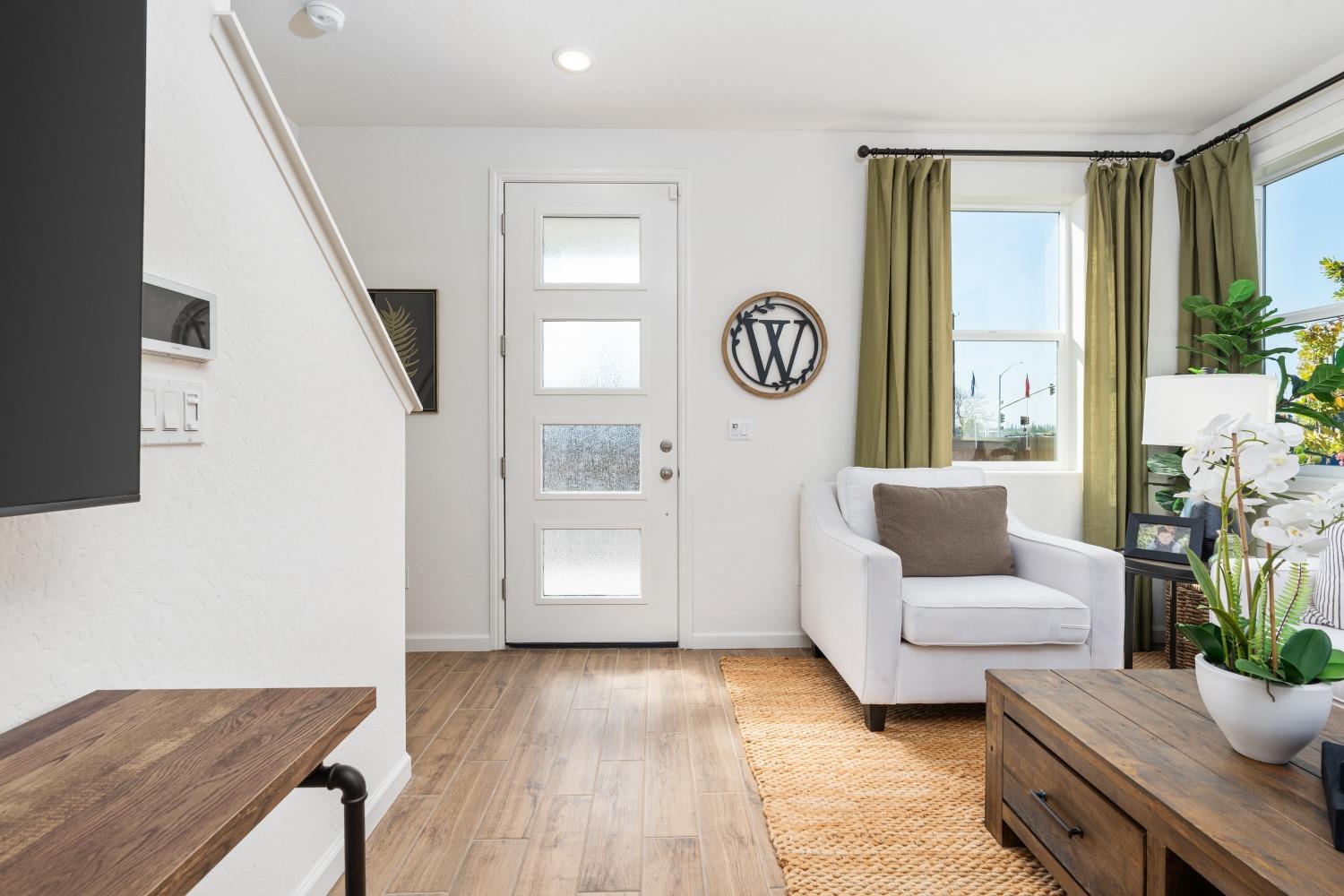 6761 E Sentry Dr, Fresno, CA 93727