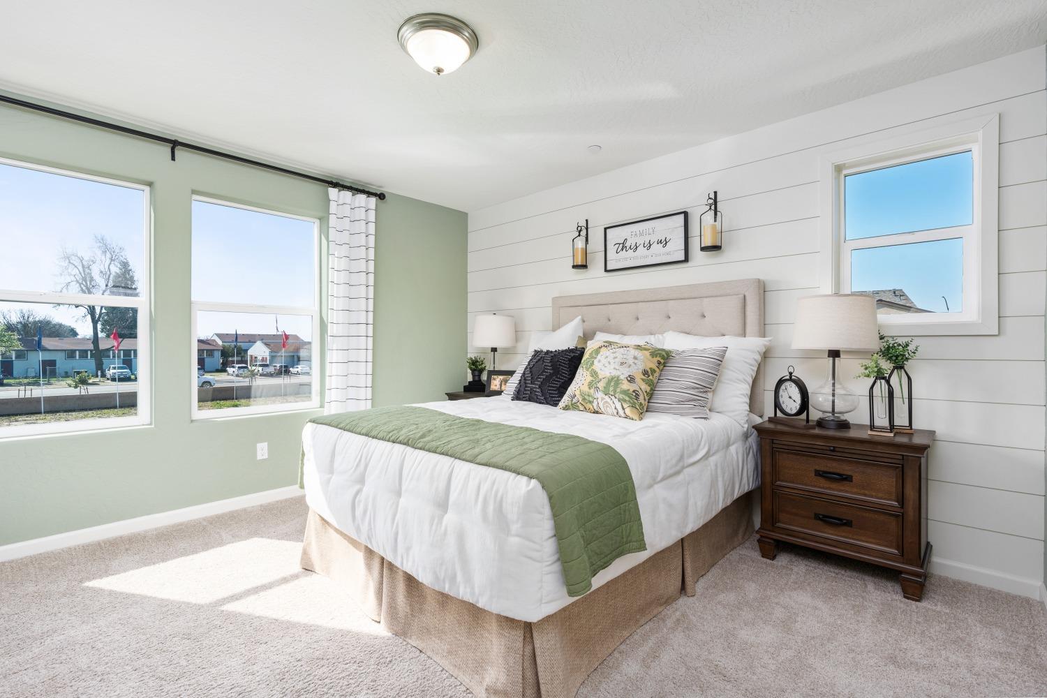 6773 E Sentry Dr, Fresno, CA 93727