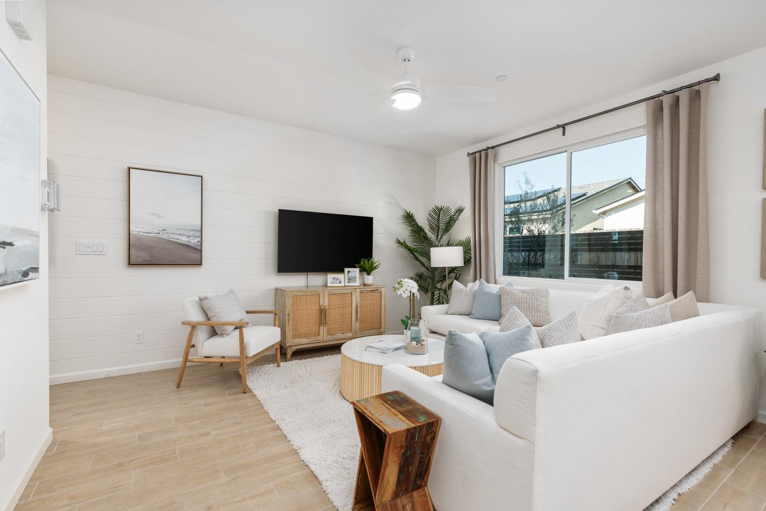 6750 E Sentry Dr, Fresno, CA 93727