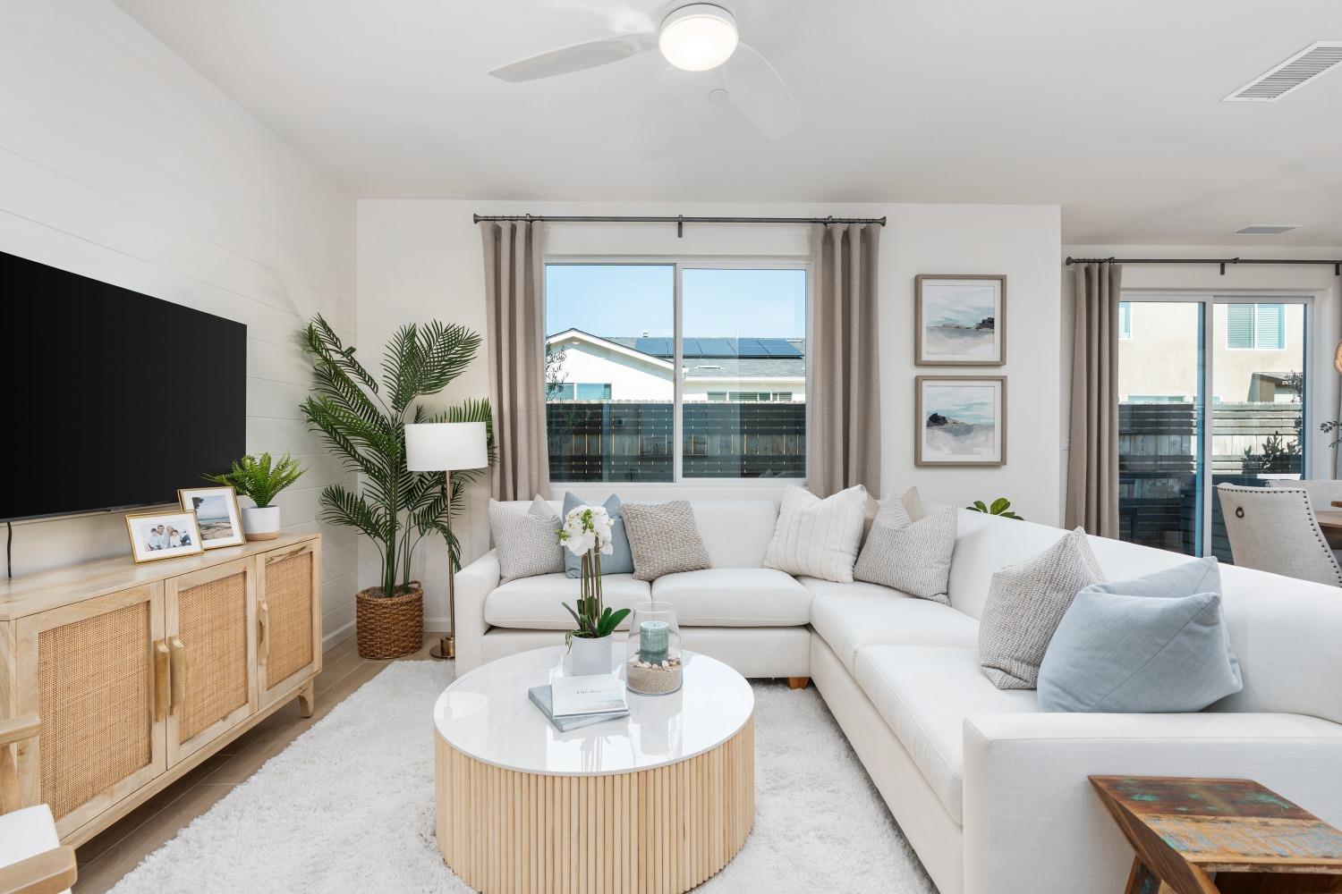 6750 E Sentry Dr, Fresno, CA 93727