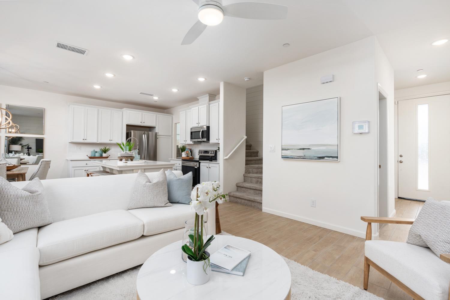 6750 E Sentry Dr, Fresno, CA 93727