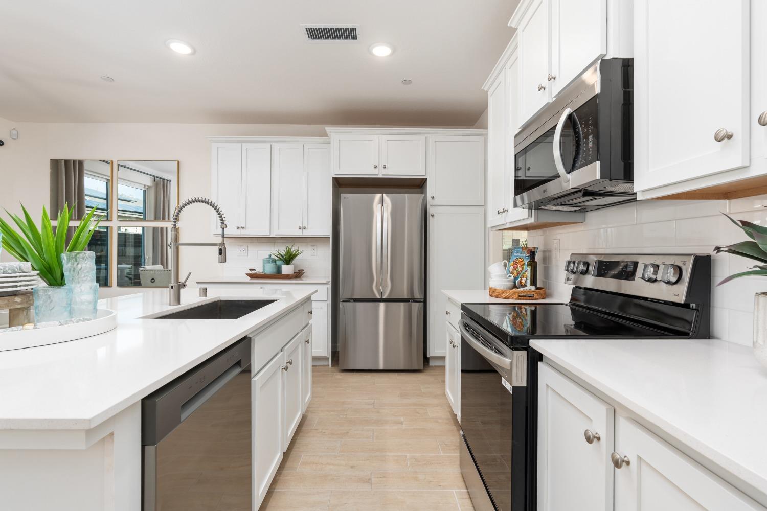 6750 E Sentry Dr, Fresno, CA 93727