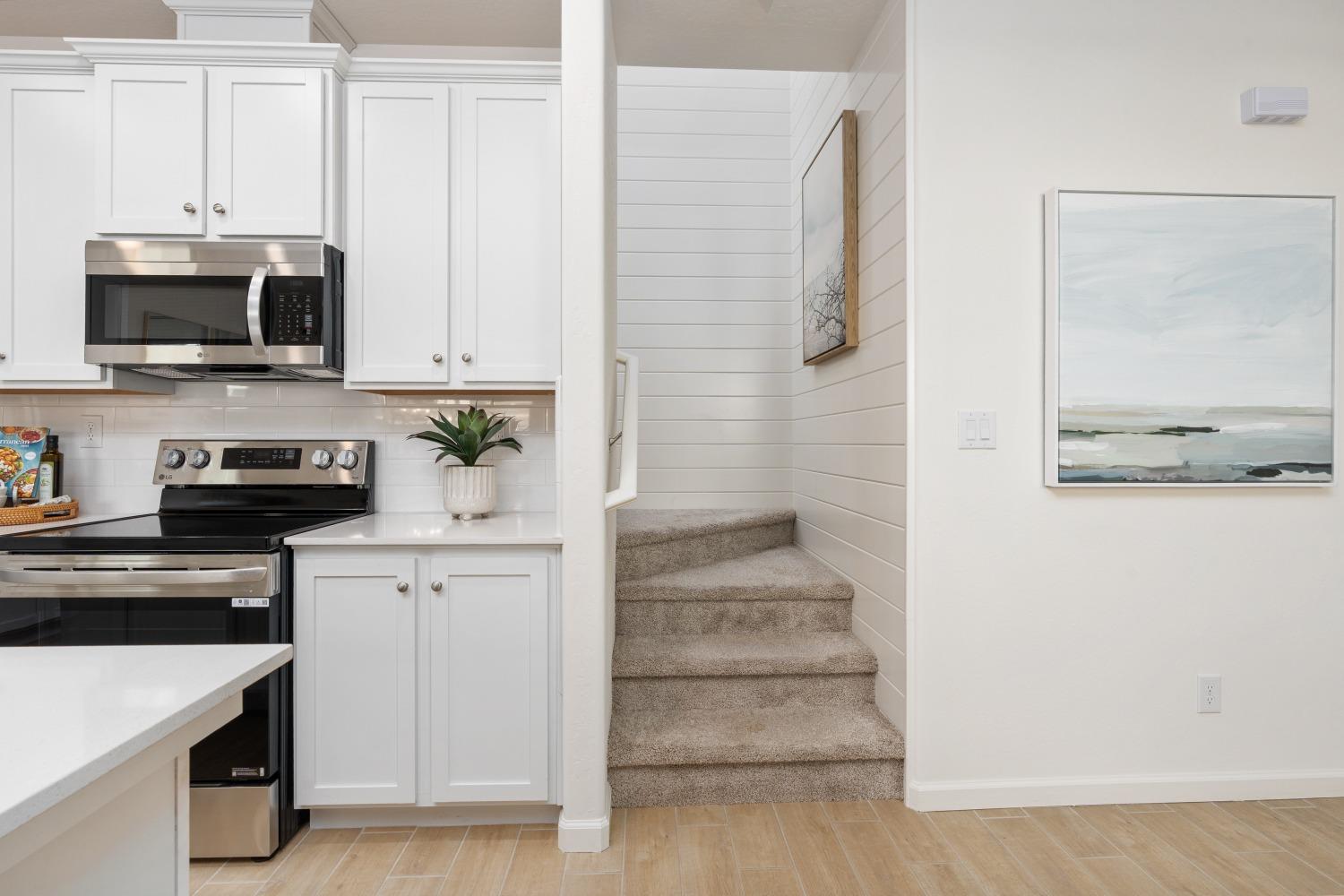 6750 E Sentry Dr, Fresno, CA 93727