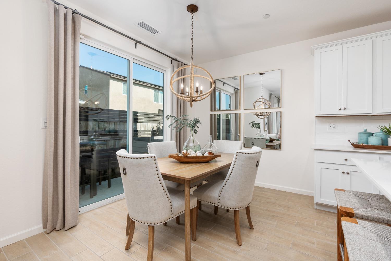 6750 E Sentry Dr, Fresno, CA 93727