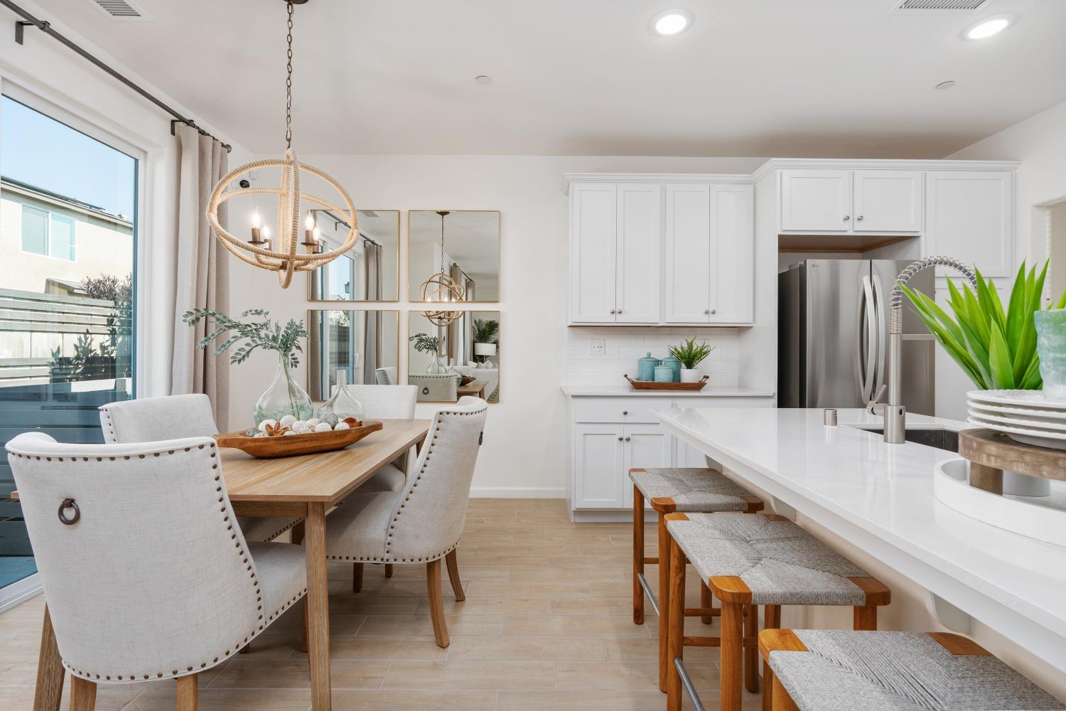 6750 E Sentry Dr, Fresno, CA 93727