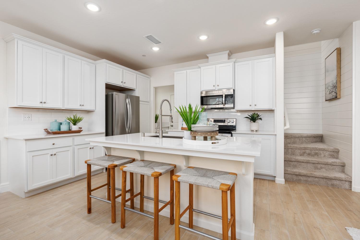 6750 E Sentry Dr, Fresno, CA 93727