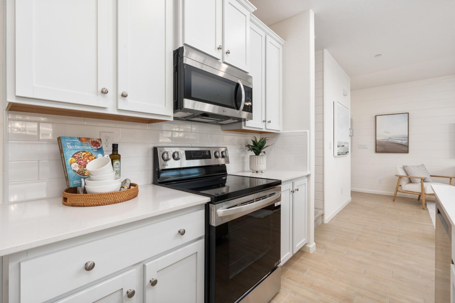 6750 E Sentry Dr, Fresno, CA 93727