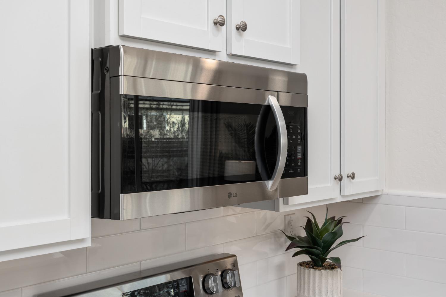 6750 E Sentry Dr, Fresno, CA 93727