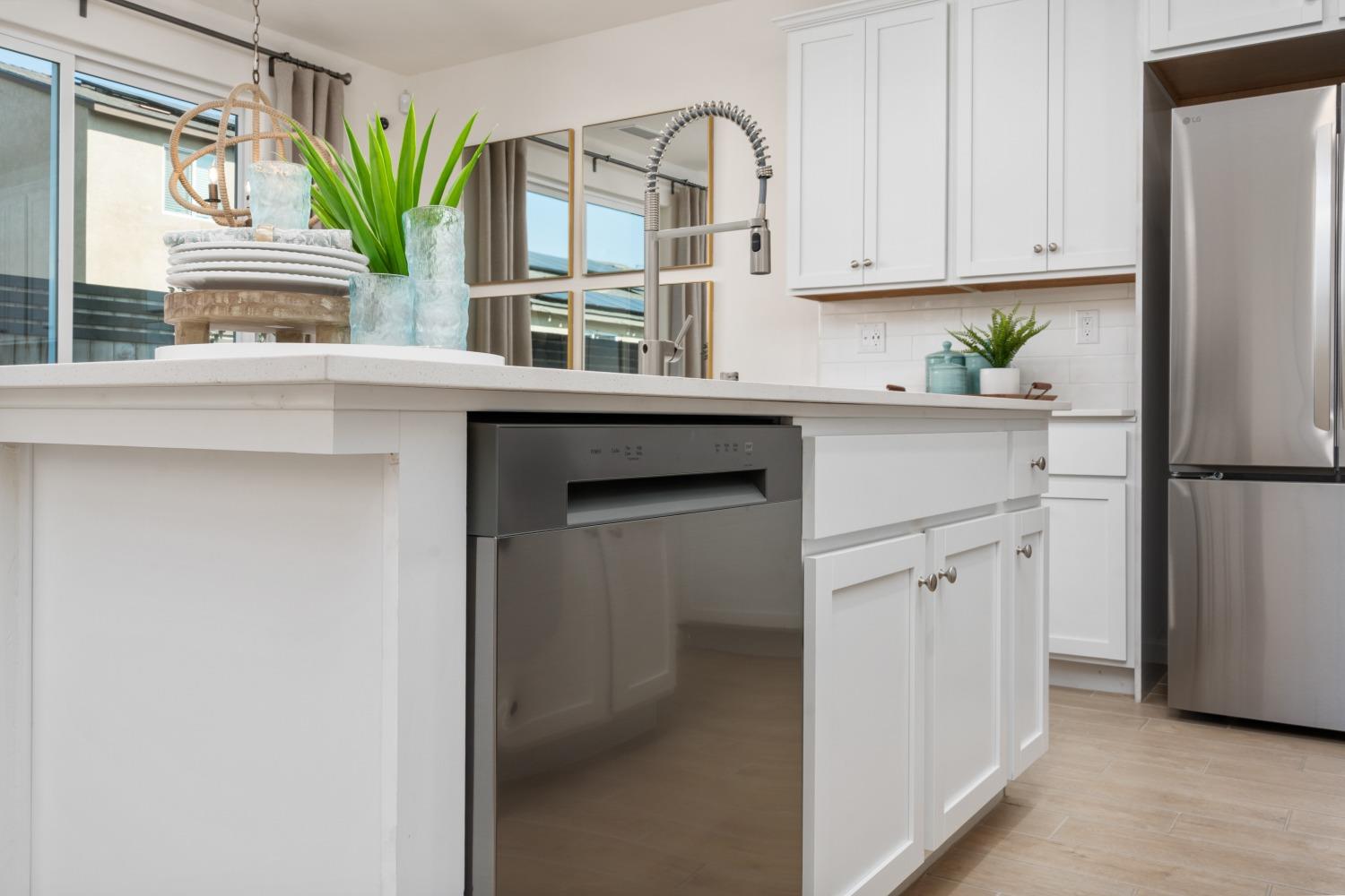 6750 E Sentry Dr, Fresno, CA 93727