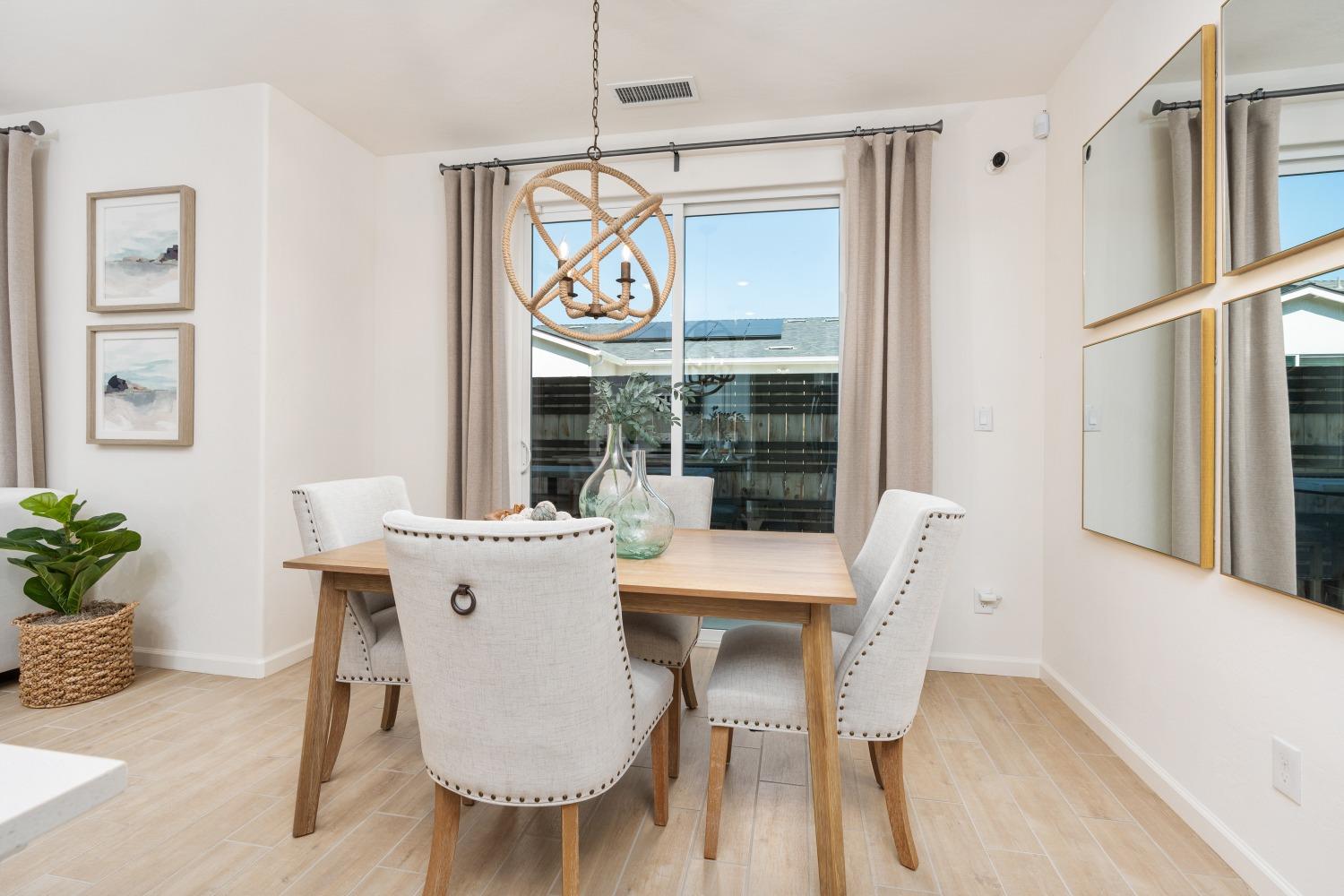 6750 E Sentry Dr, Fresno, CA 93727