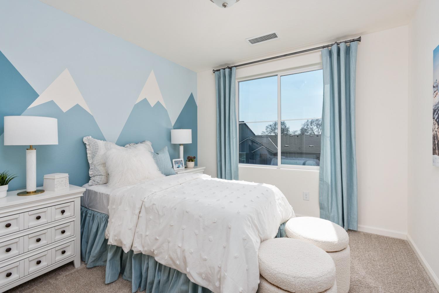 6750 E Sentry Dr, Fresno, CA 93727