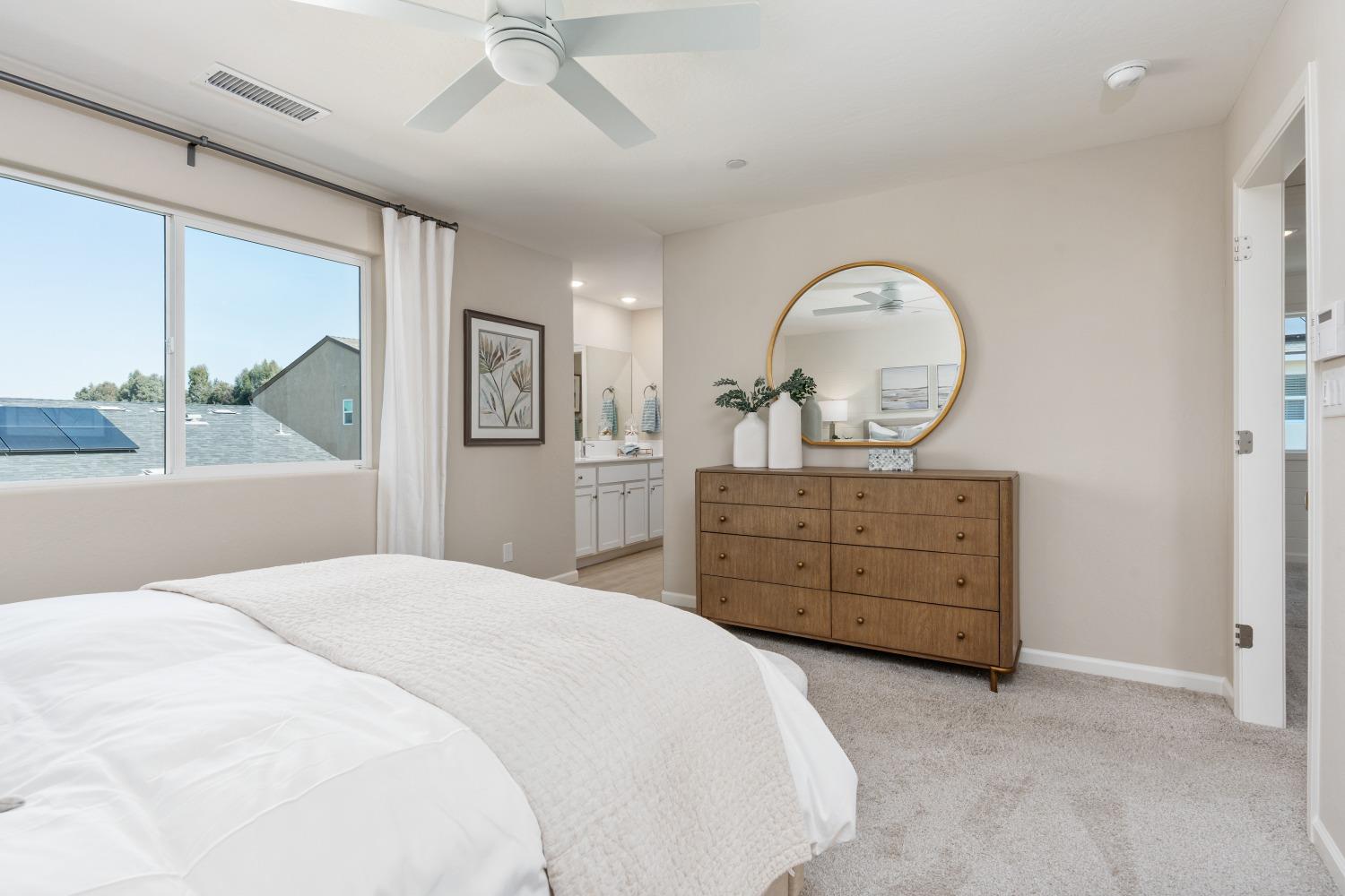 6750 E Sentry Dr, Fresno, CA 93727