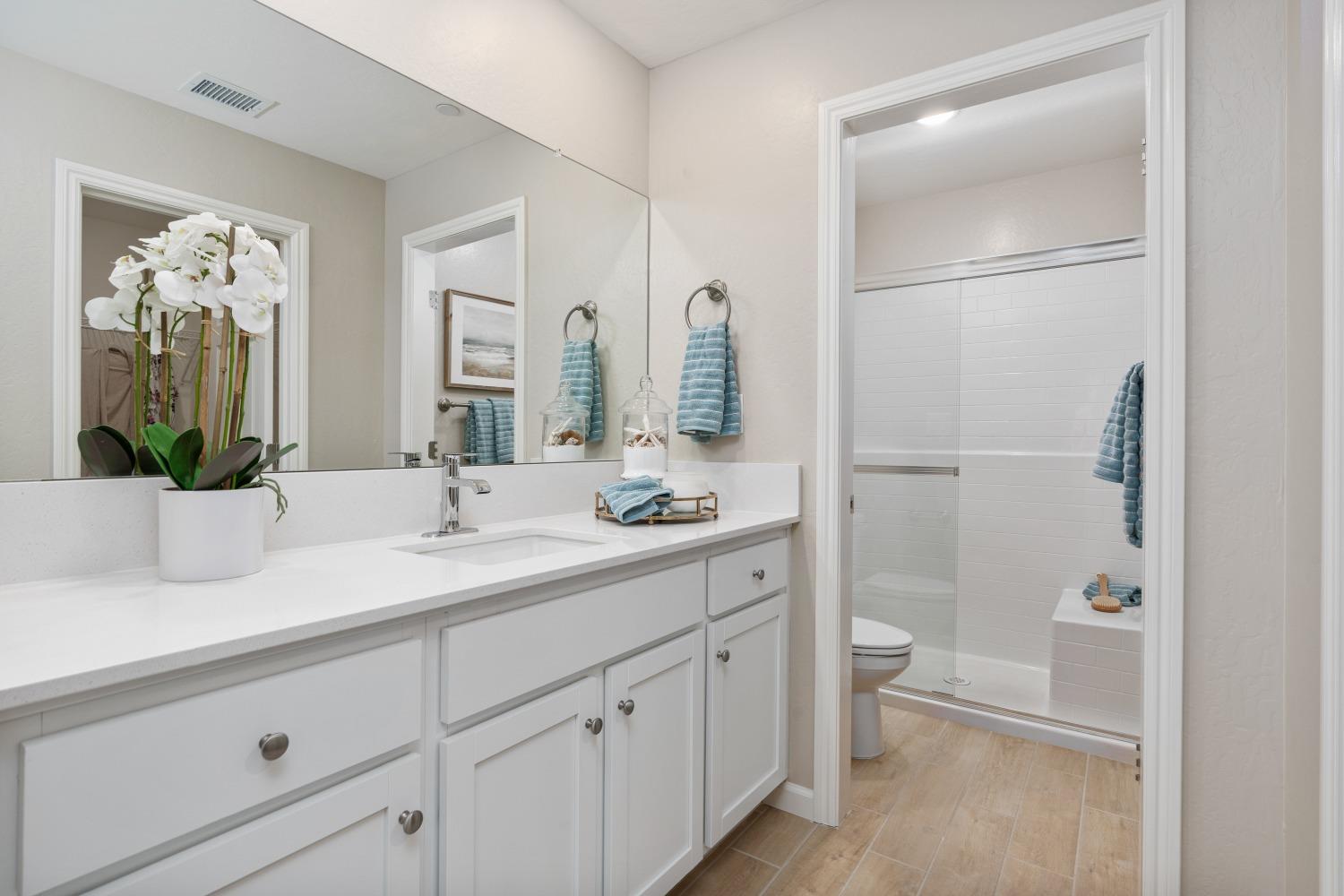 6750 E Sentry Dr, Fresno, CA 93727