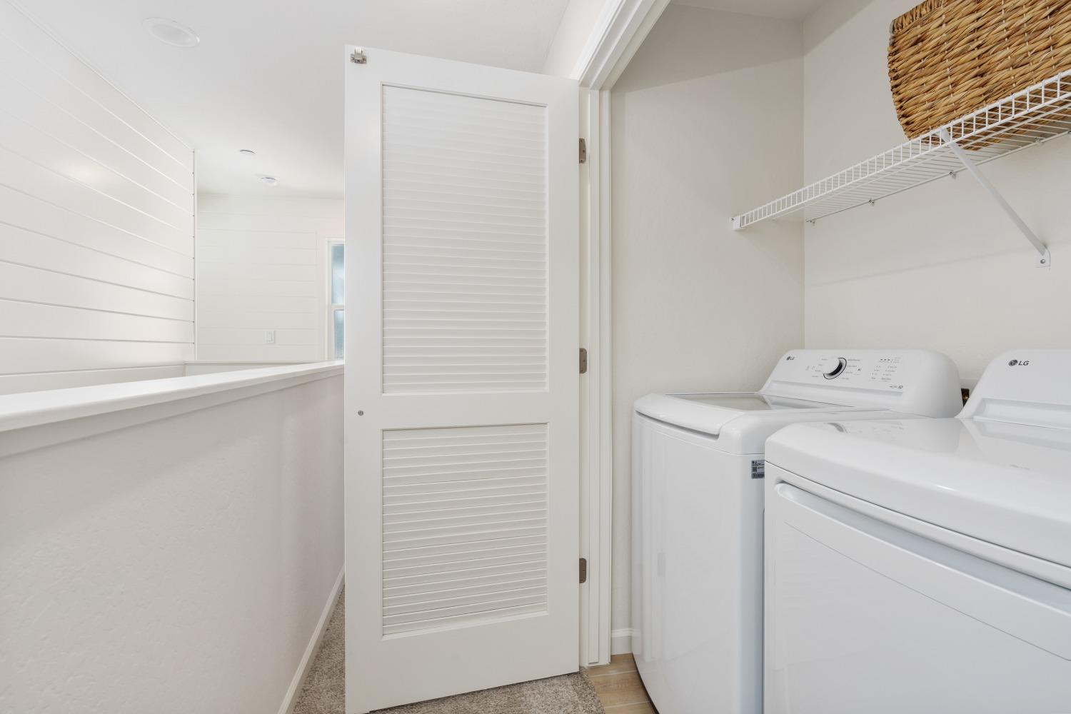 6750 E Sentry Dr, Fresno, CA 93727