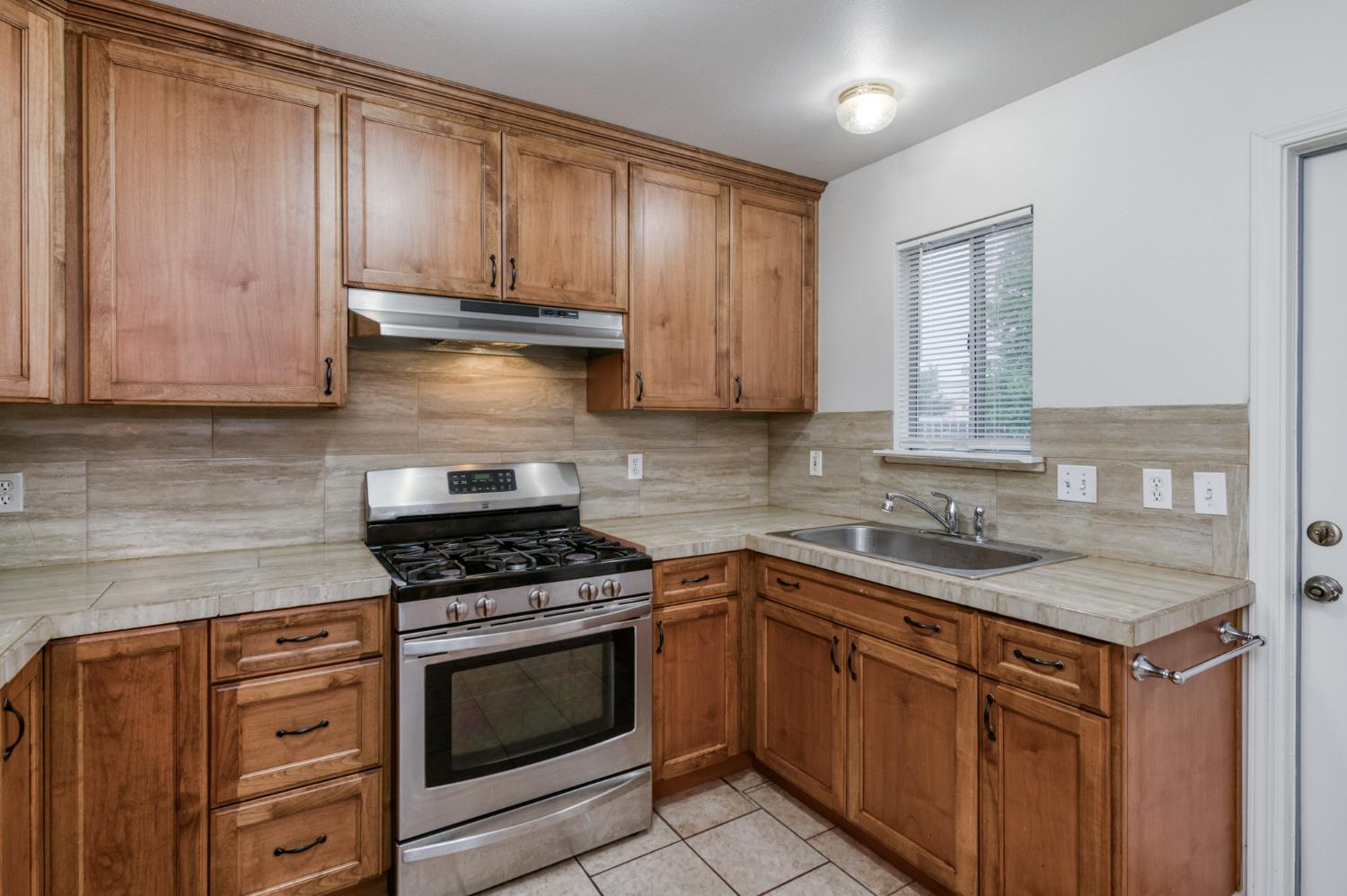 4527 E Cortland Ave, Fresno, CA 93726